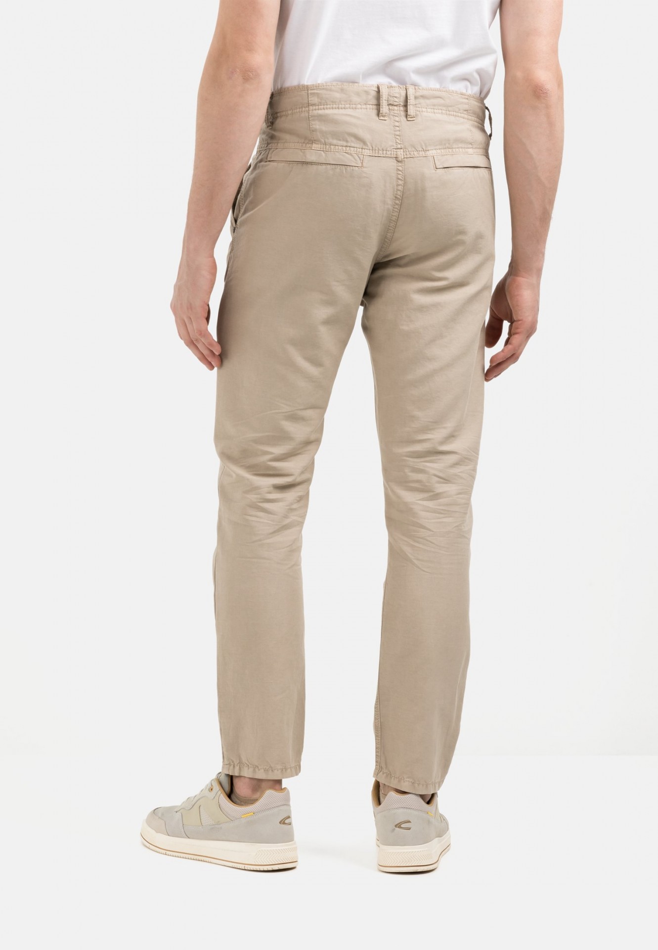 Tapered fit chino in a cotton and linen blend - Colour: Beige