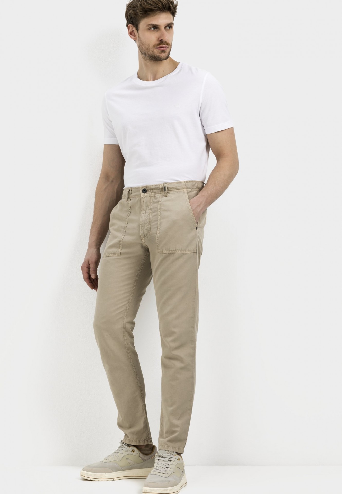 Tapered fit chino in a cotton and linen blend | Beige | 32/30 | 477115 ...